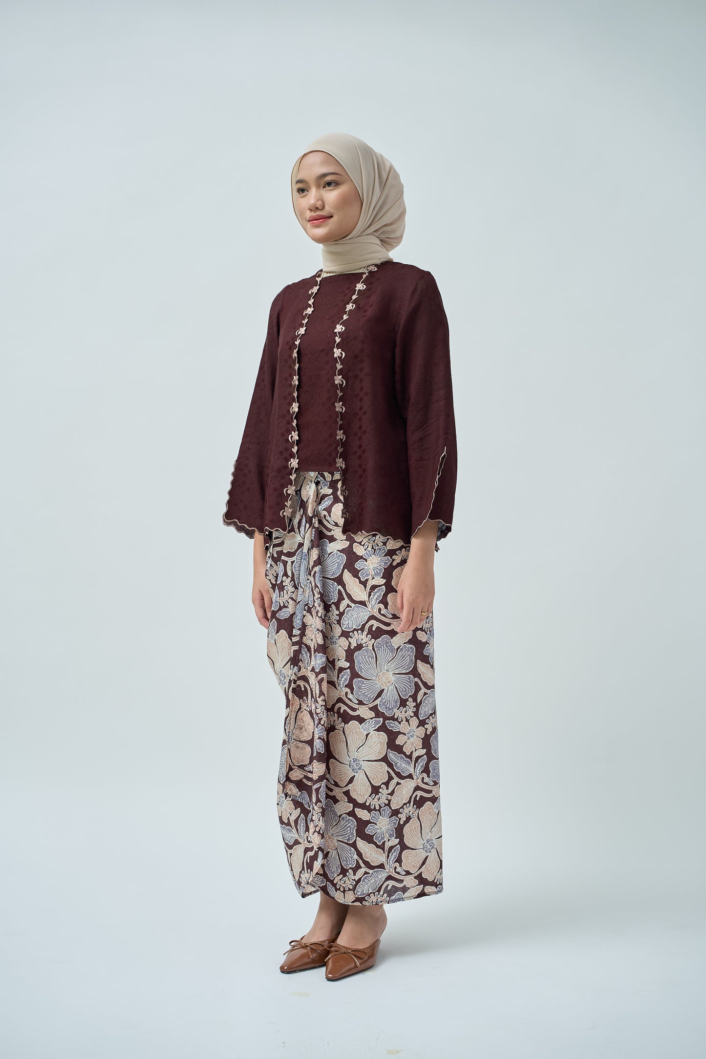 Airis Kutu Baru in Brown