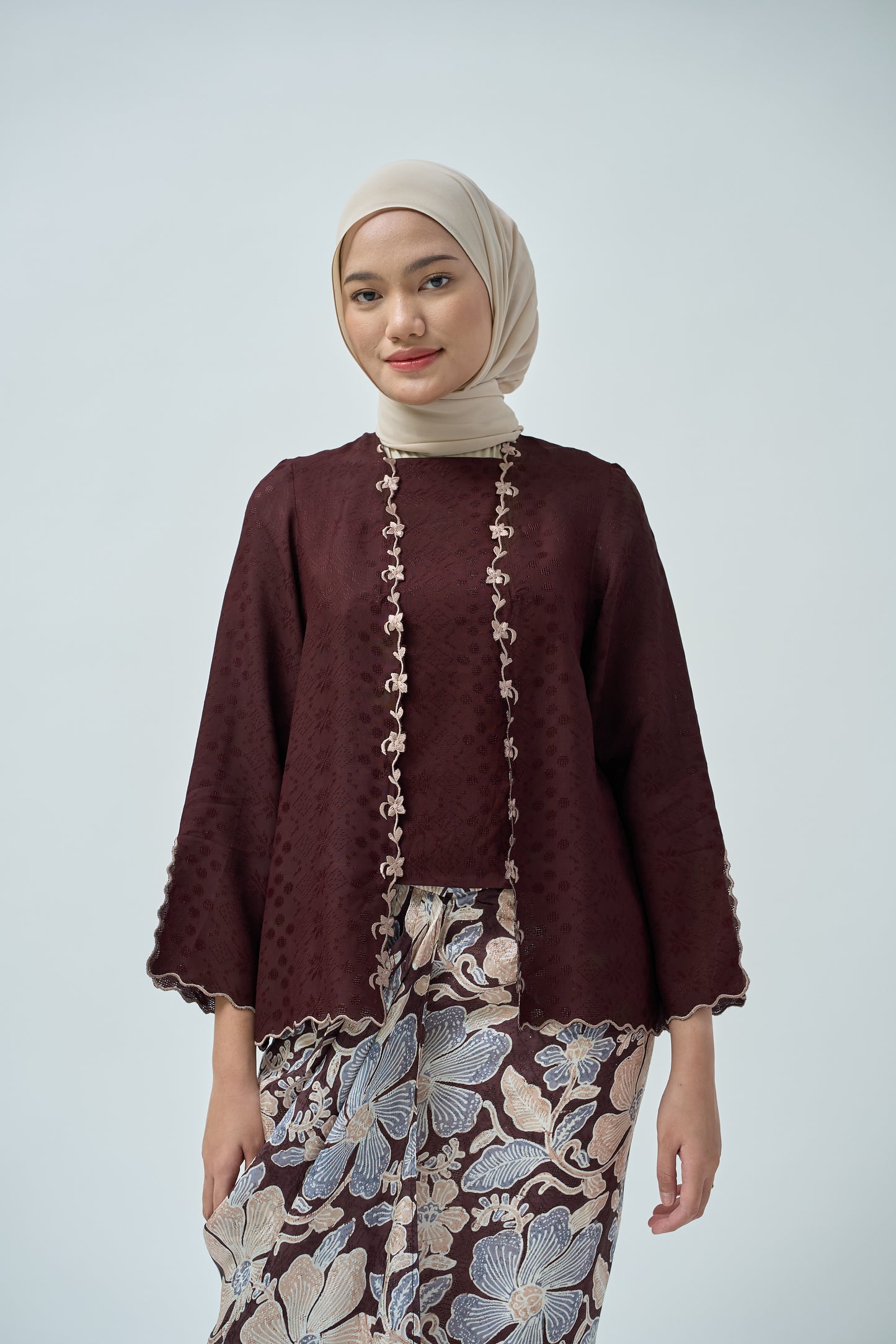 Airis Kutu Baru in Brown
