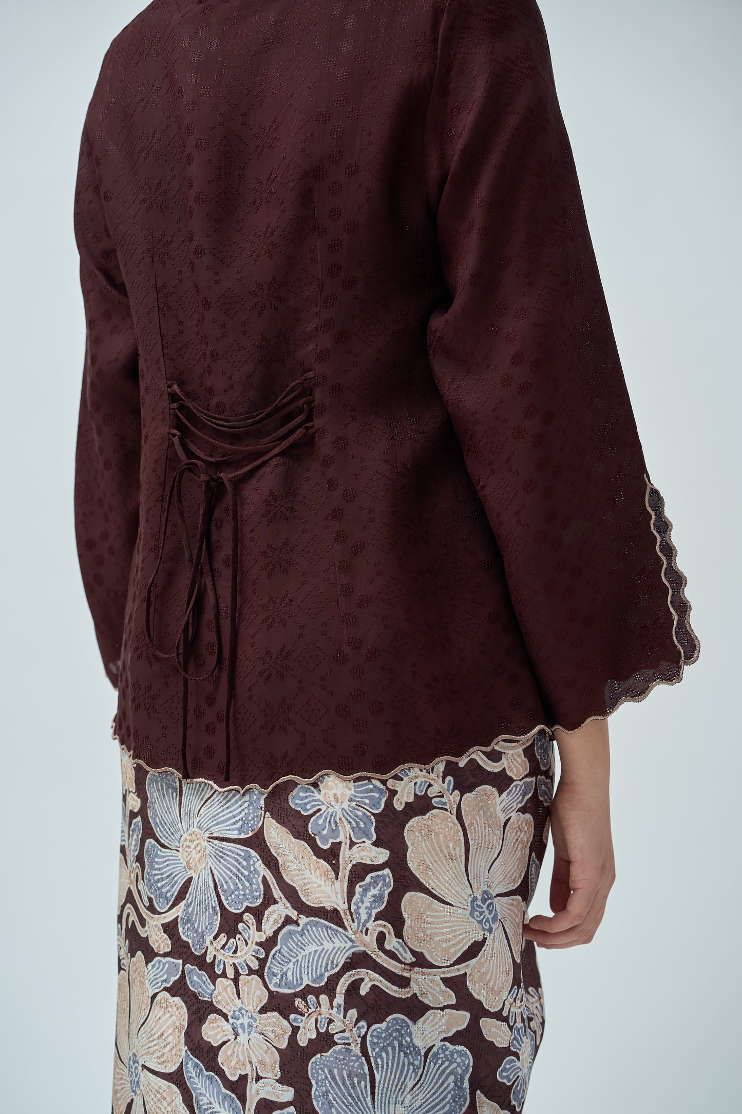 Airis Kutu Baru in Brown