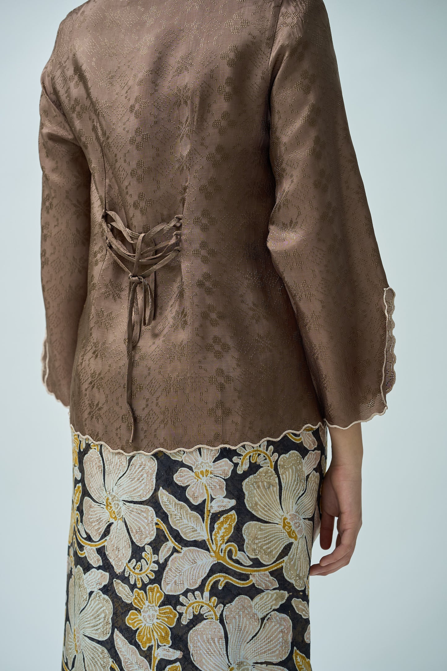 Airis Kutu Baru in Brown