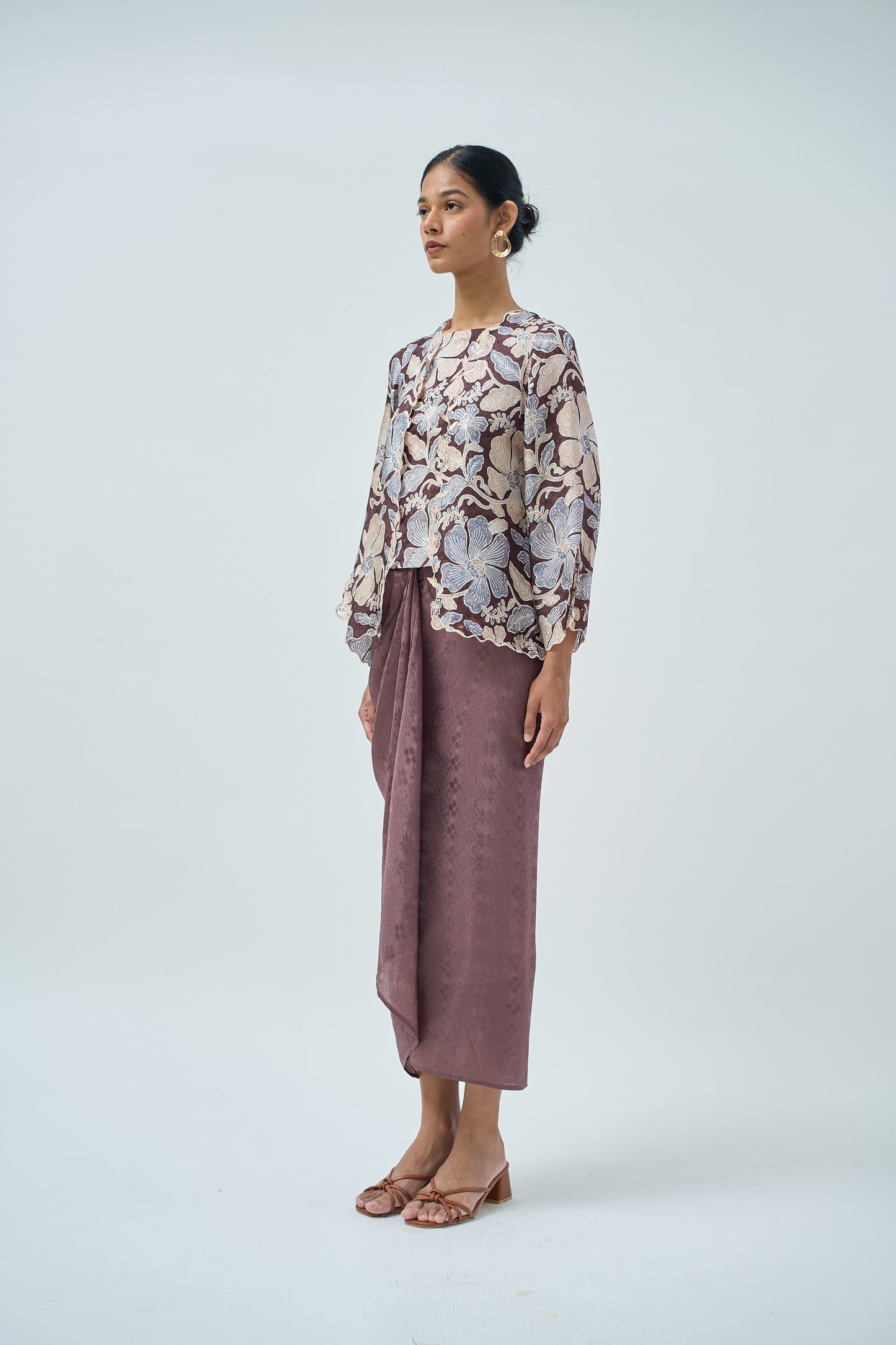Airis Kutu Baru in Brown
