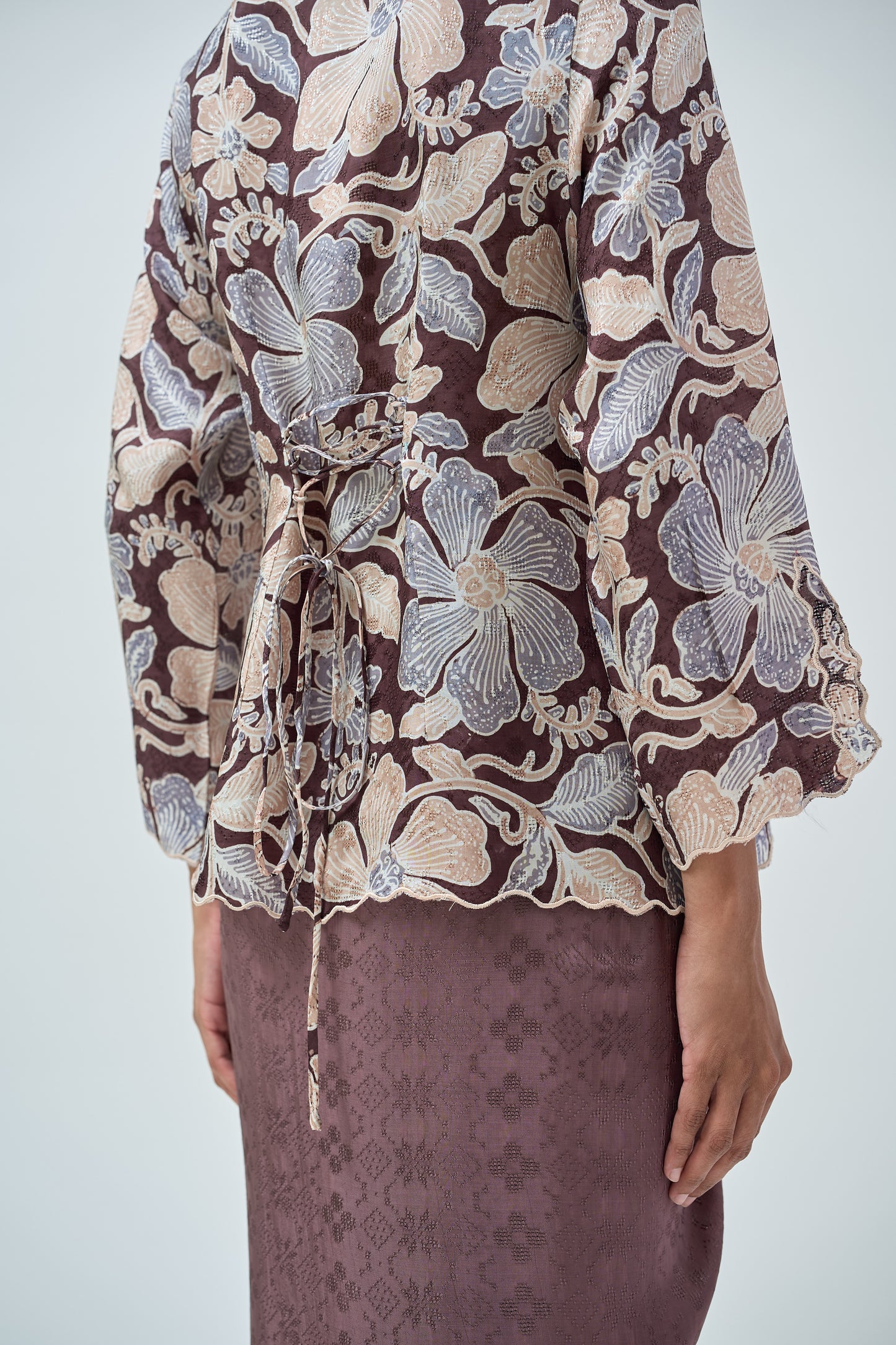 Airis Kutu Baru in Brown