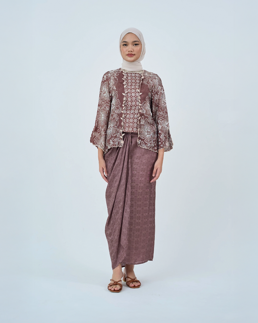 Airis Kutu Baru in Brown