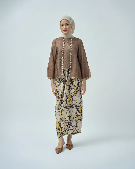 Airis Kutu Baru in Brown