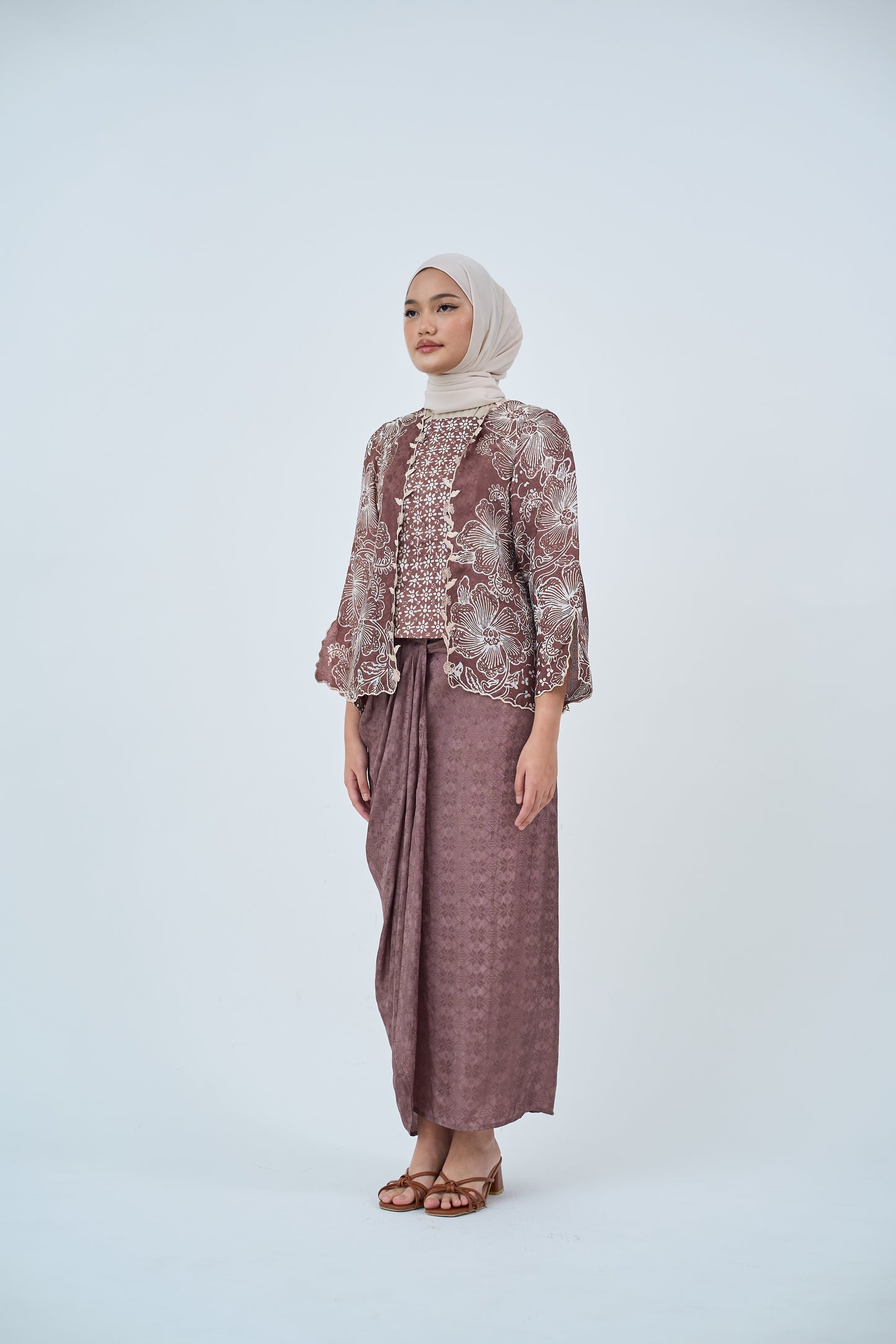 Airis Kutu Baru in Brown