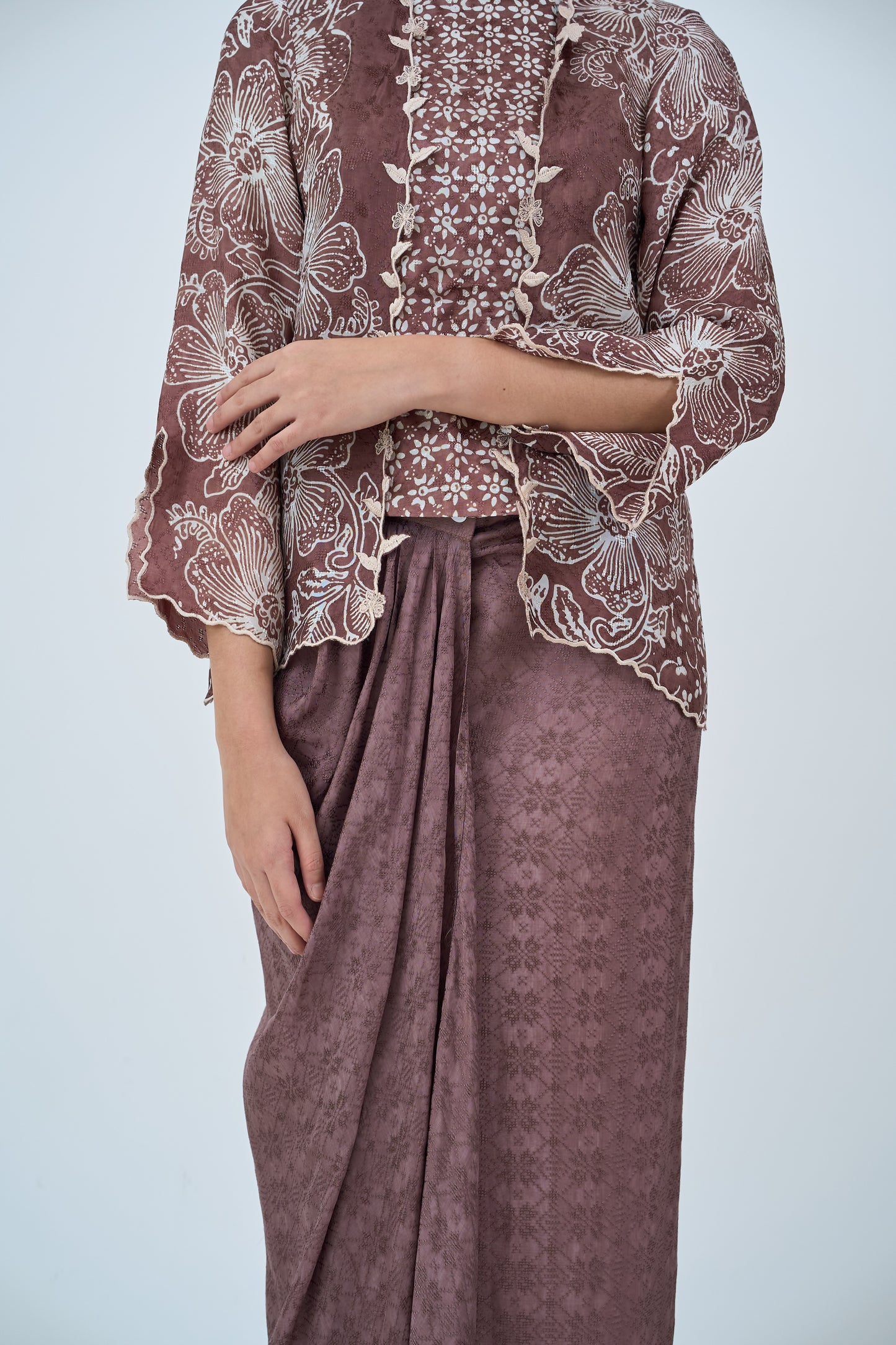 Airis Kutu Baru in Brown