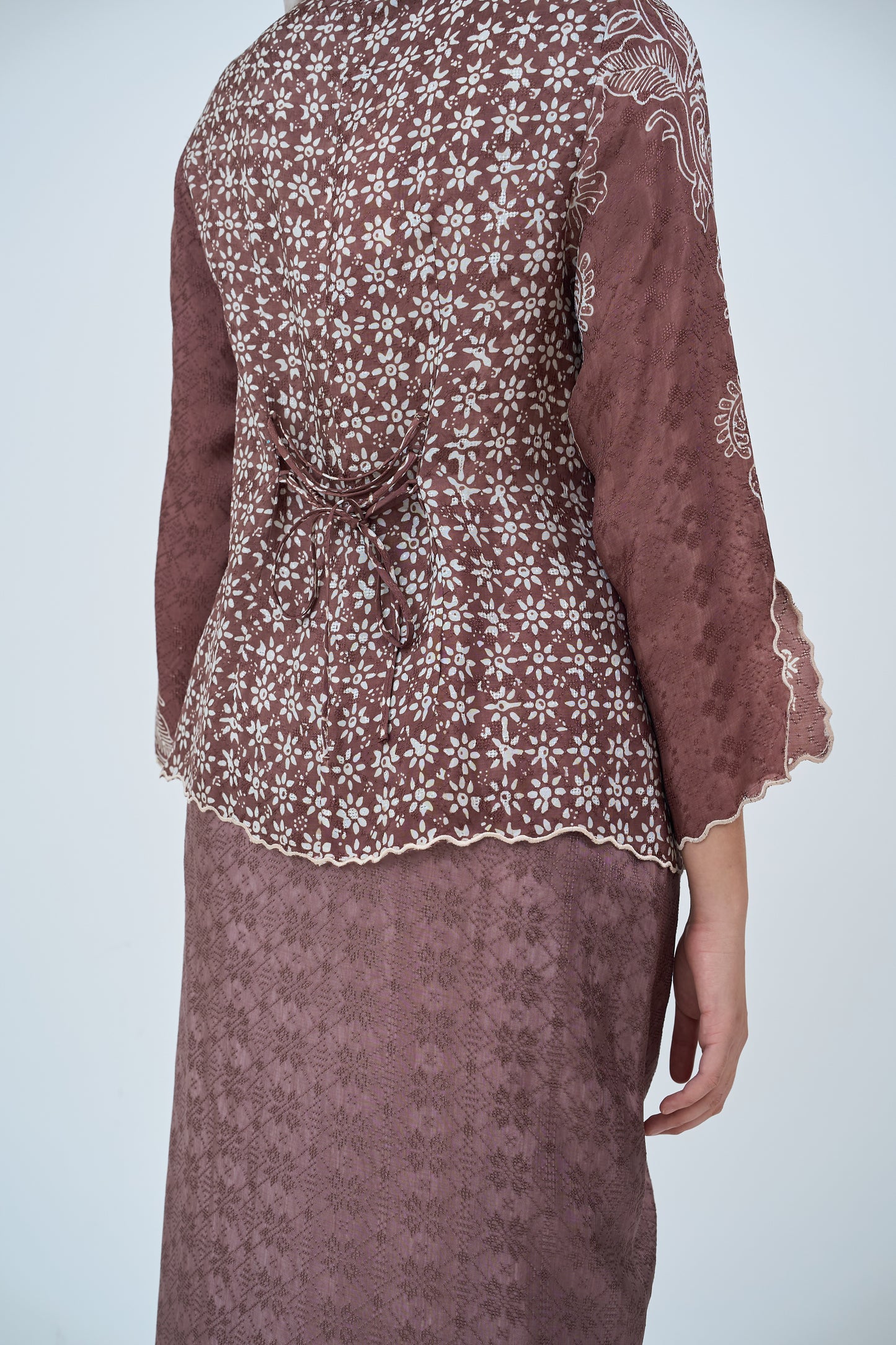 Airis Kutu Baru in Brown