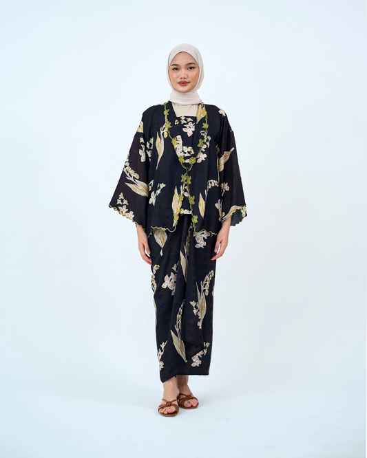 Khairin Kebaya Pendek in Black