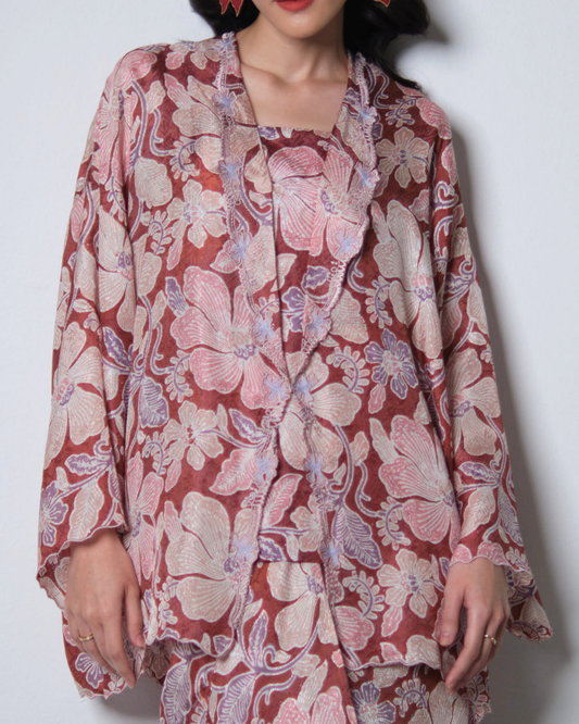 Khairin Kebaya Pendek in Maroon