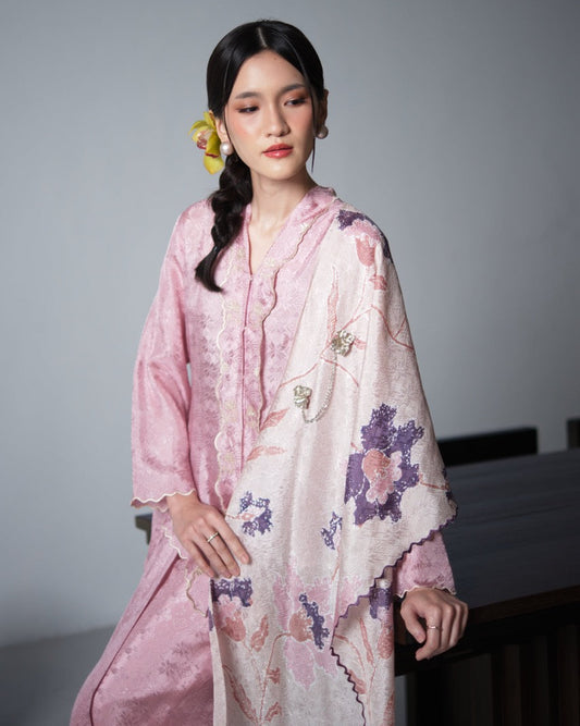 Juwita Kebaya Pendek Selendang in Pink