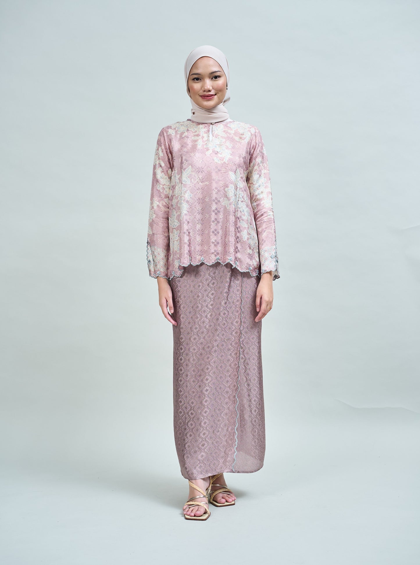 SARINA SULAM 04-08 PNK with embroidery skirt