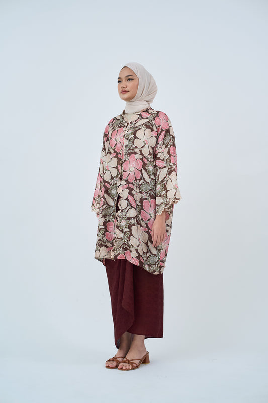 Khadeeja Kebarung in Maroon