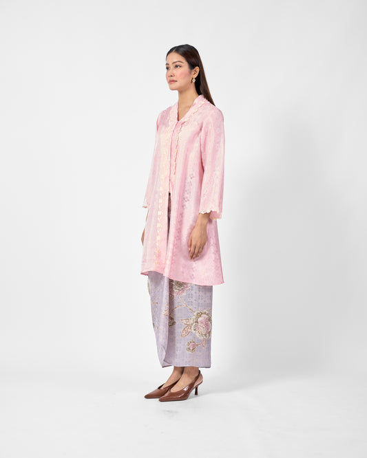 Wardah Kebarung in Pink