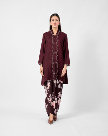 Wardah Kebarung in Maroon