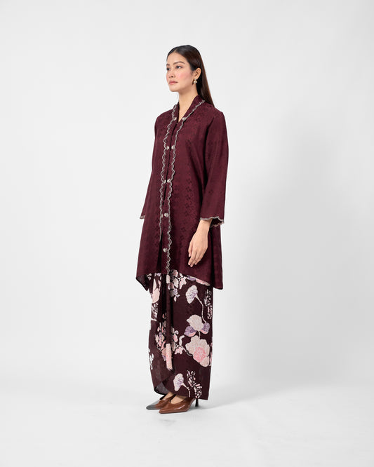 Wardah Kebarung in Maroon