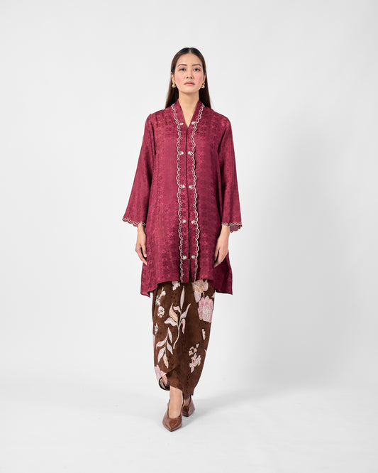 Wardah Kebarung in Maroon