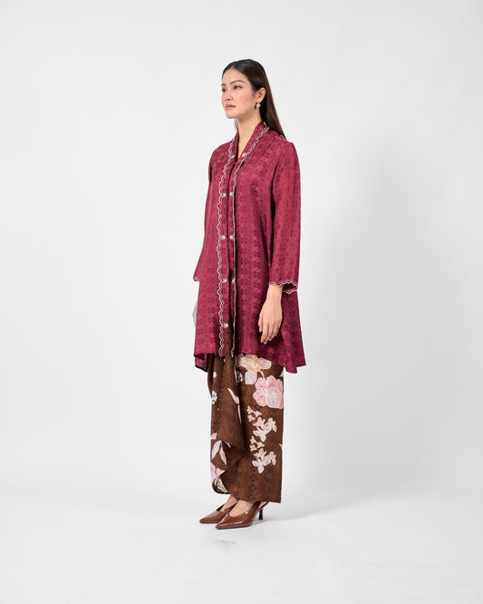 Wardah Kebarung in Maroon
