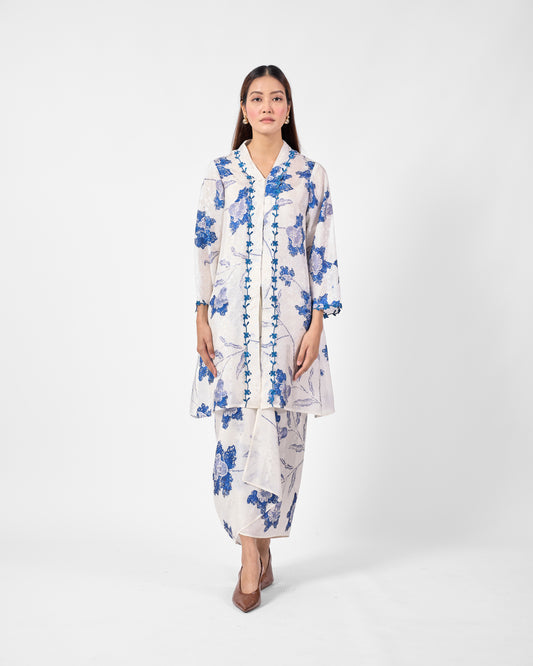 Wardah Kebarung in White