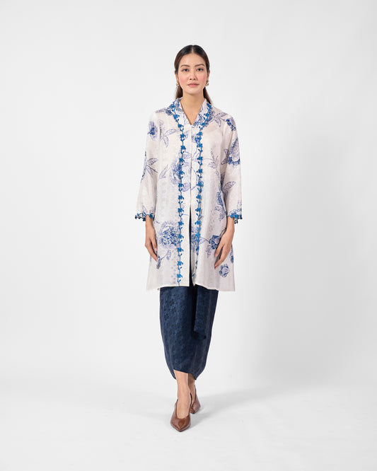 Wardah Kebarung in White