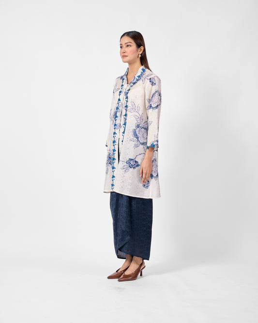 Wardah Kebarung in White