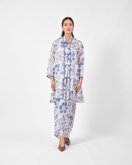 Wardah Kebarung in White