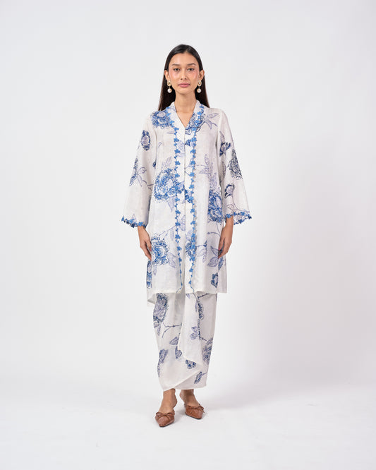 Wardah Kebarung  in White