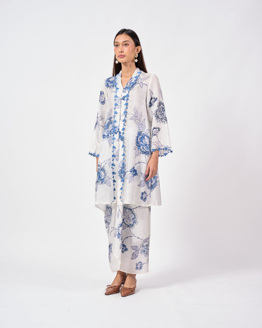 Wardah Kebarung  in White