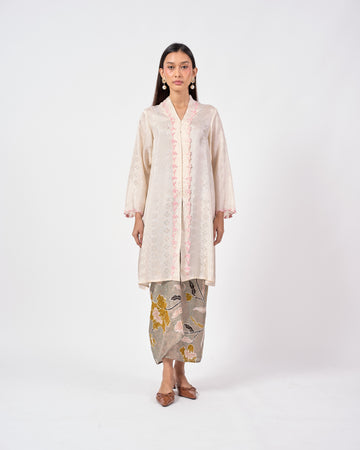 Wardah Kebarung in Yellow