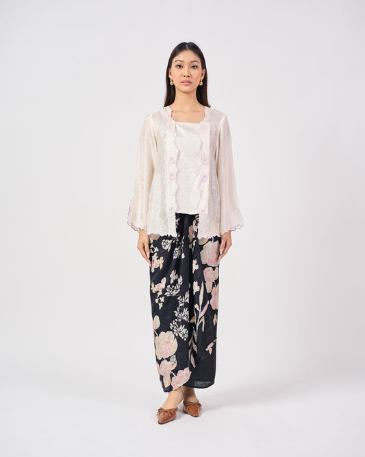 Airis Kebaya Pendek in White