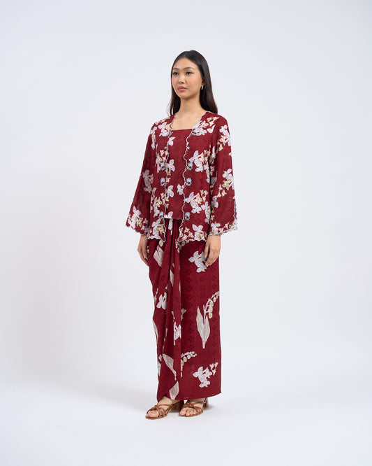 Airis Kebaya Pendek in Maroon