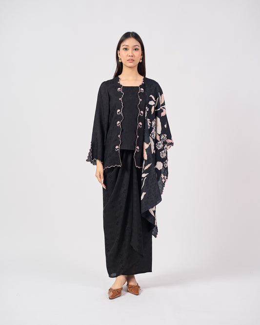 Airis Kebaya Pendek in Black