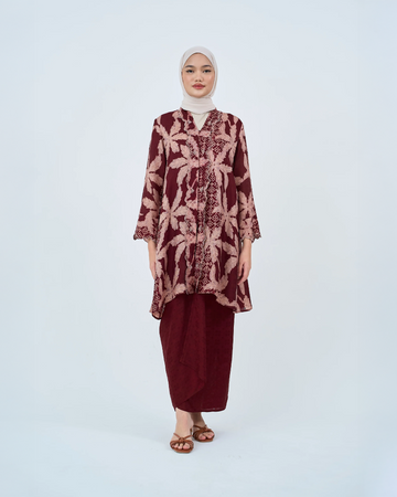 Wardah Kebarung in Maroon