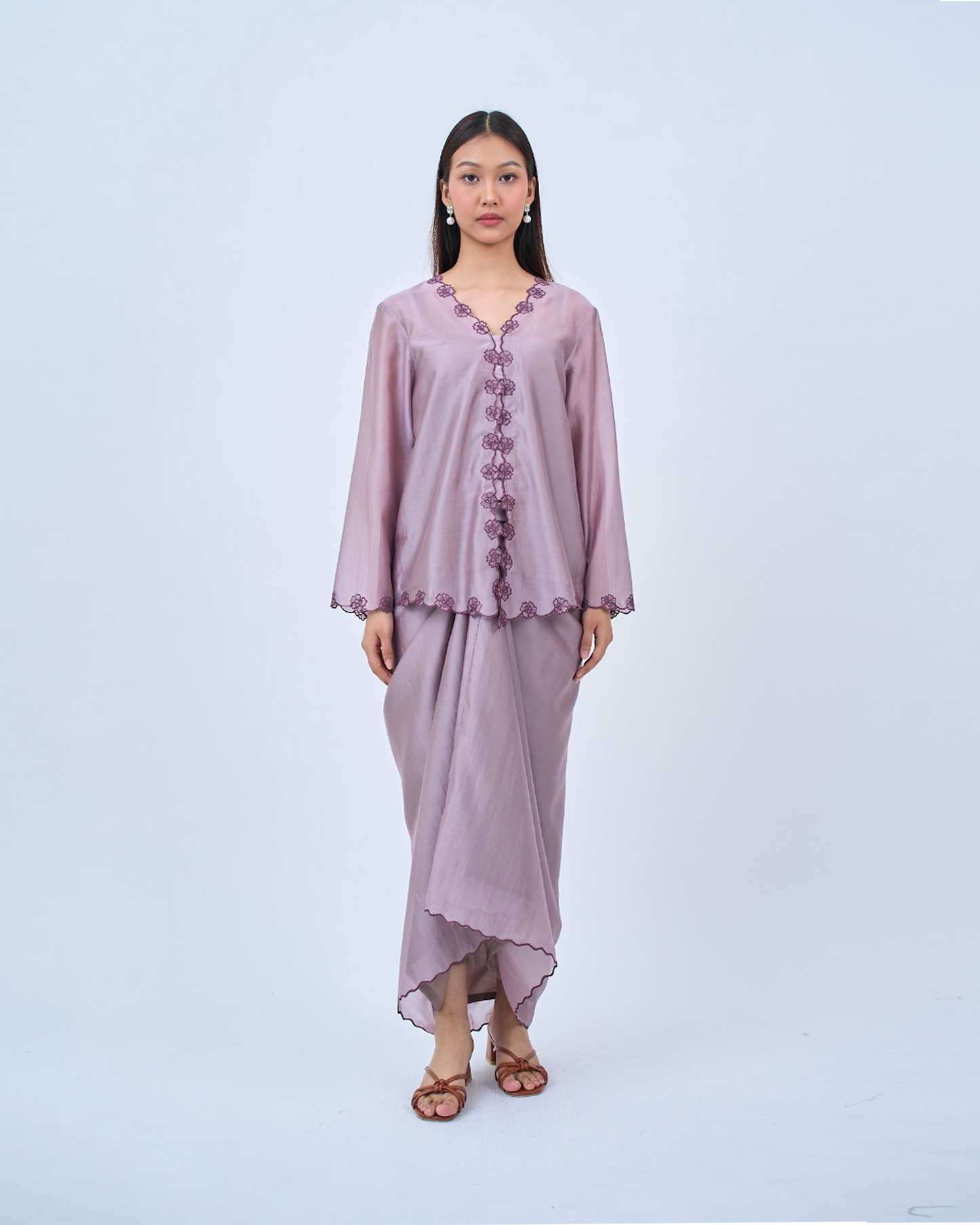 Laras Sutra Classic Kebaya in Purple