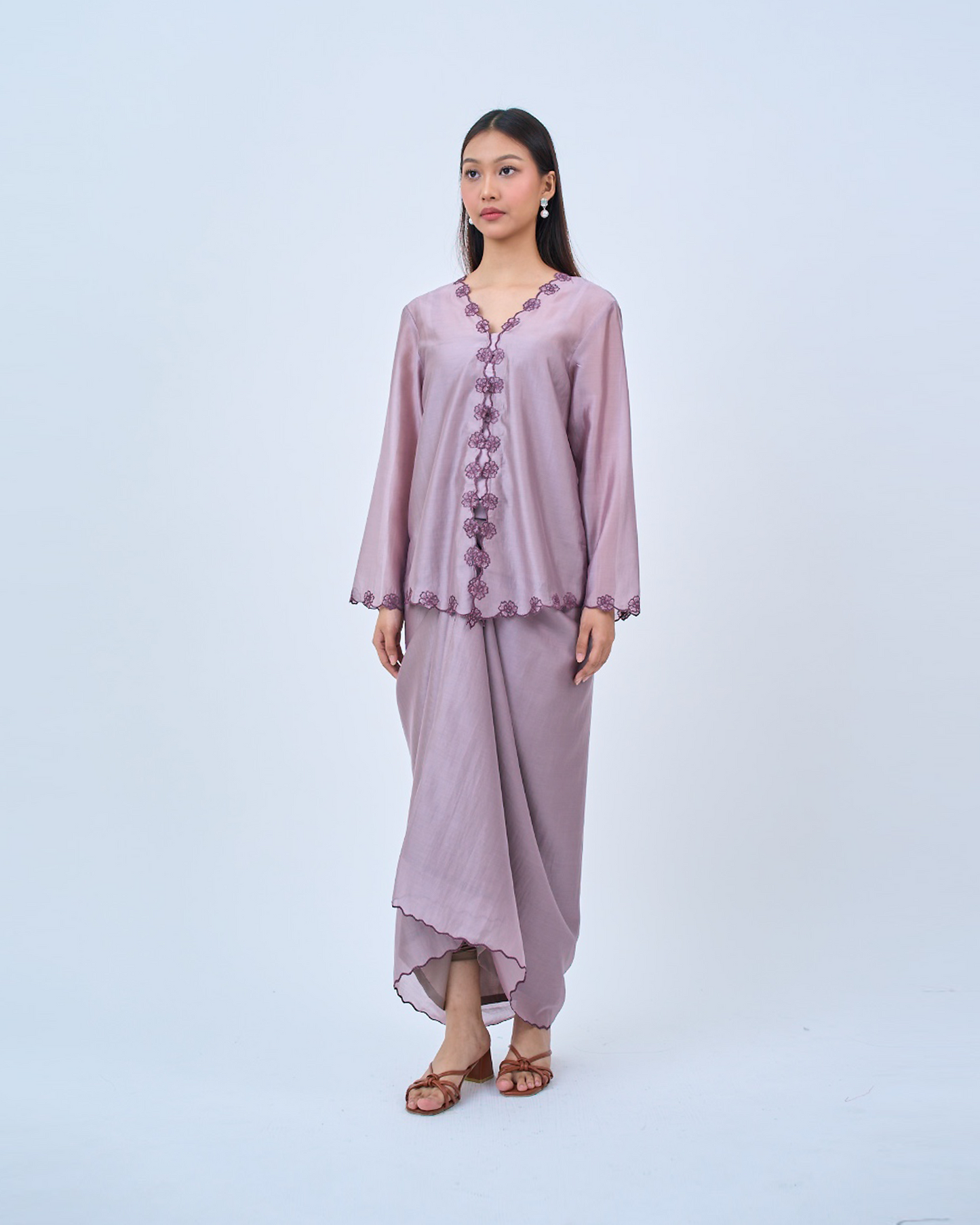 Laras Sutra Classic Kebaya in Purple