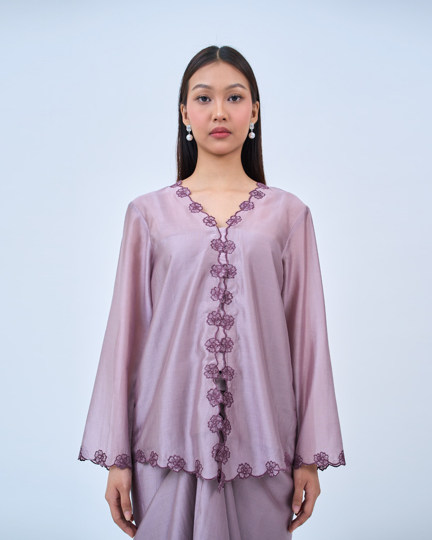 Laras Sutra Classic Kebaya in Purple