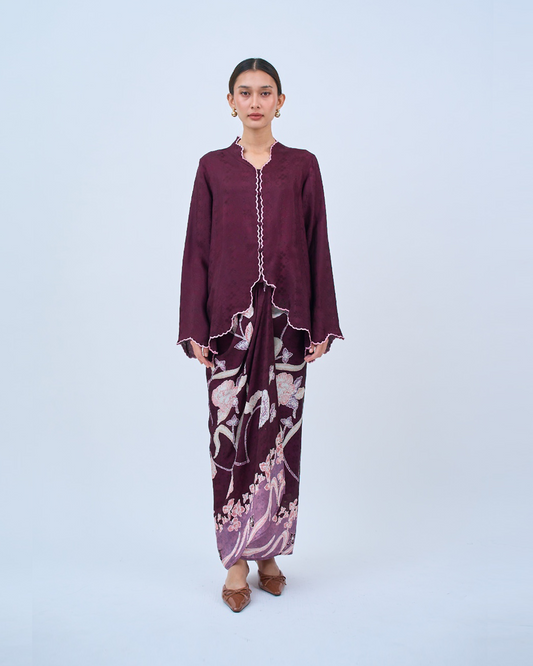 Delia Kurung Pendek in Burgundy