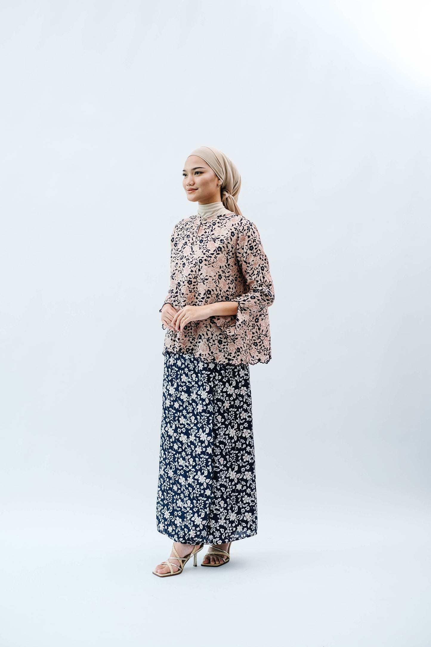 SARINA SULAM 04-02 BRW/BLU with embroidery skirt