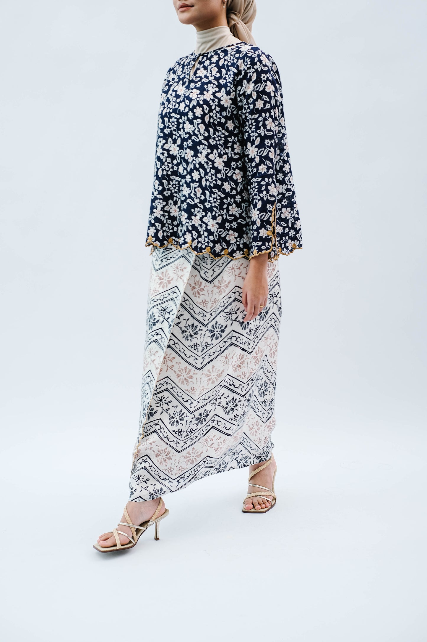 SARINA SULAM 04-04 BLU with embroidery skirt