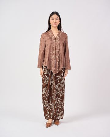 Juwita Kebaya Pendek  in Brown