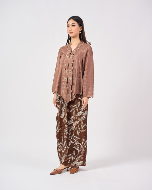 Juwita Kebaya Pendek  in Brown