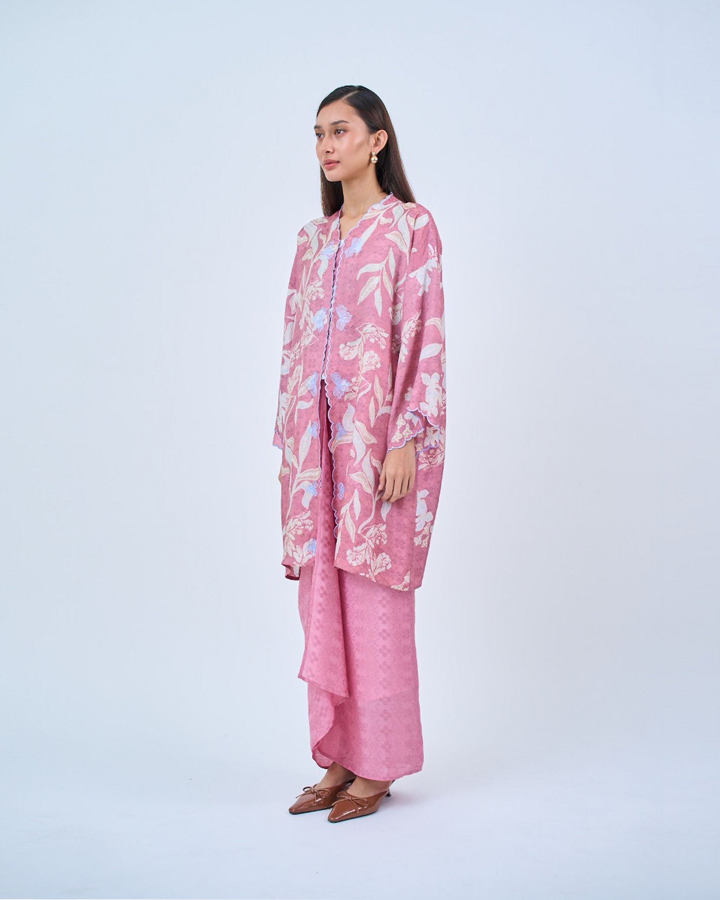 Khadeeja Kebarung in Pink