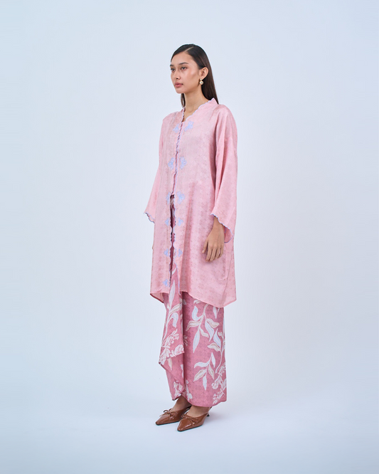 Khadeeja Kebarung in Pink