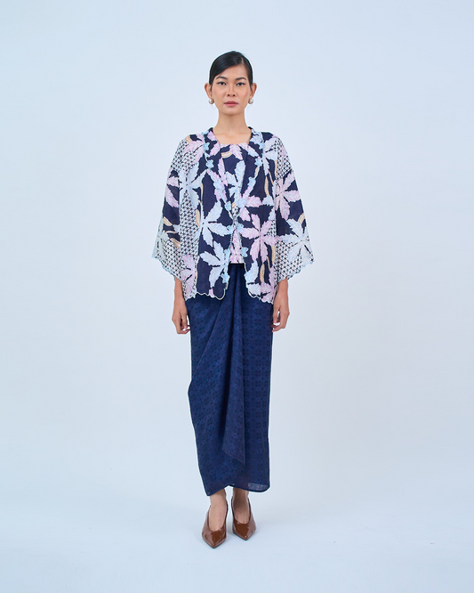 Khairin Kebaya Pendek in Blue