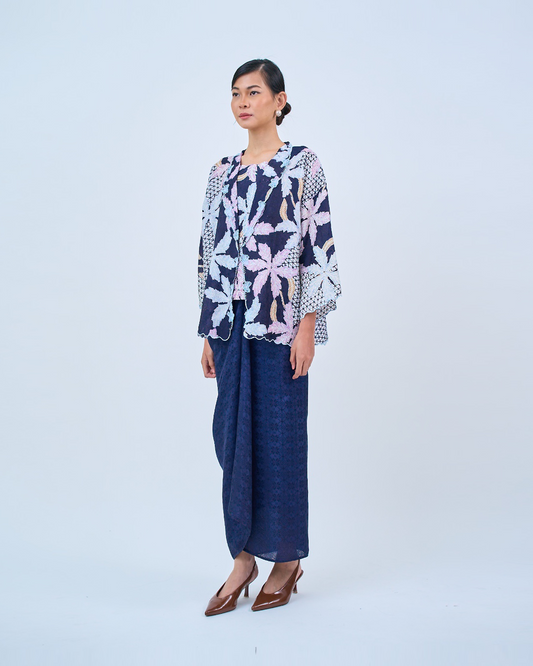 Khairin Kebaya Pendek in Blue