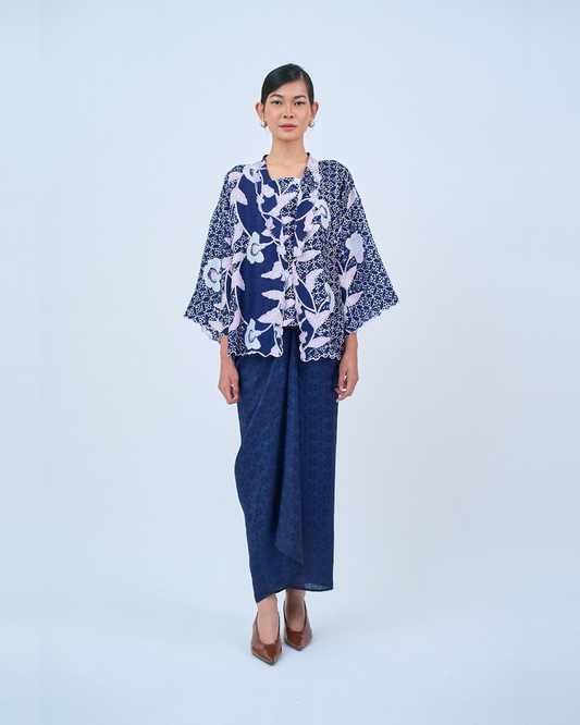 Khairin Kebaya Pendek in Blue