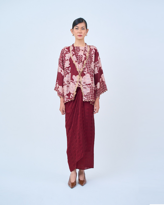 Khairin Kebaya Pendek in Maroon