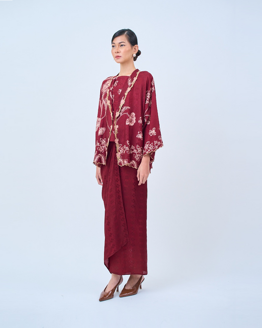 Khairin Kebaya Pendek in Maroon