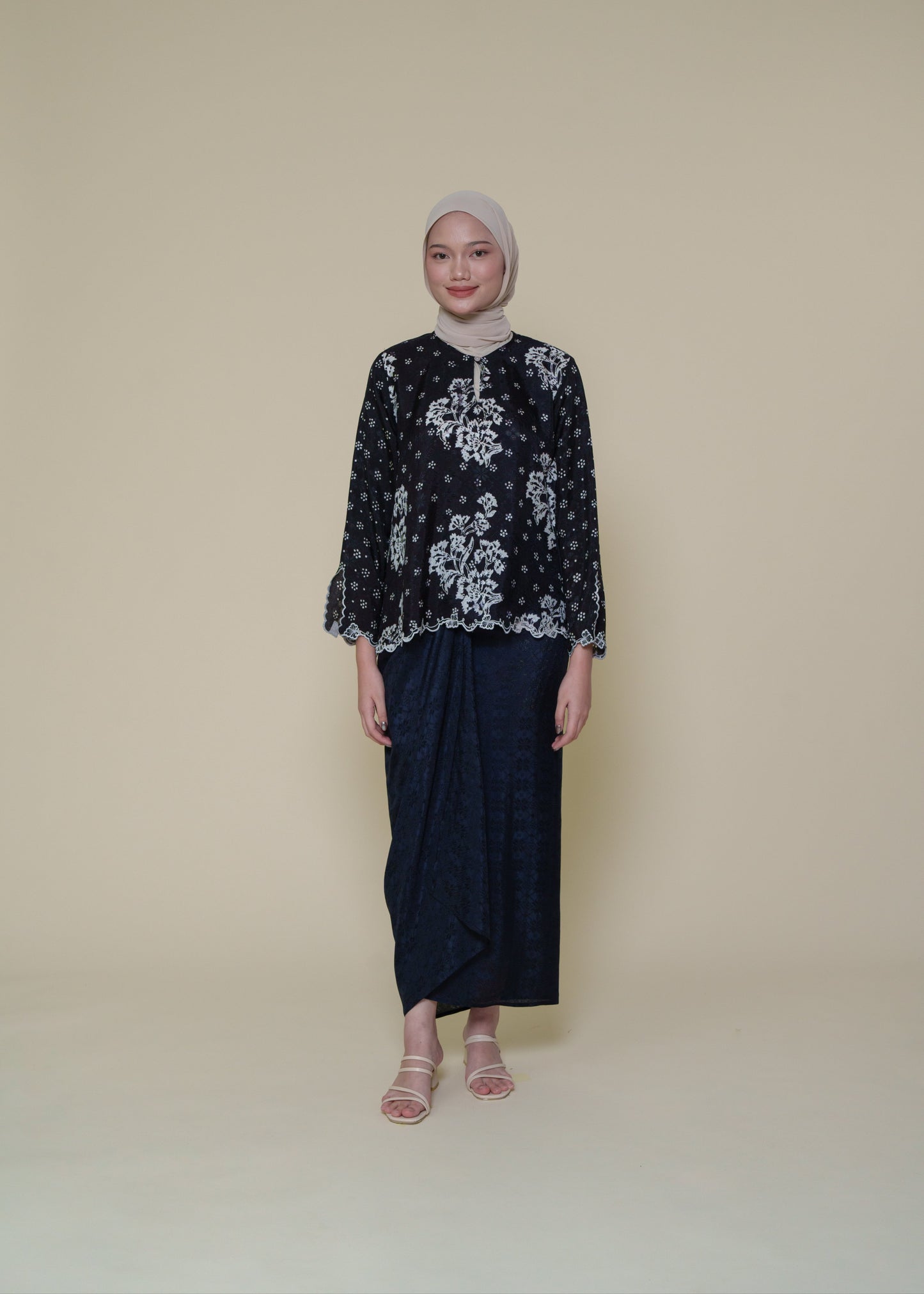 Kurung Pendek Sulam SARINA (05-35 BLK)