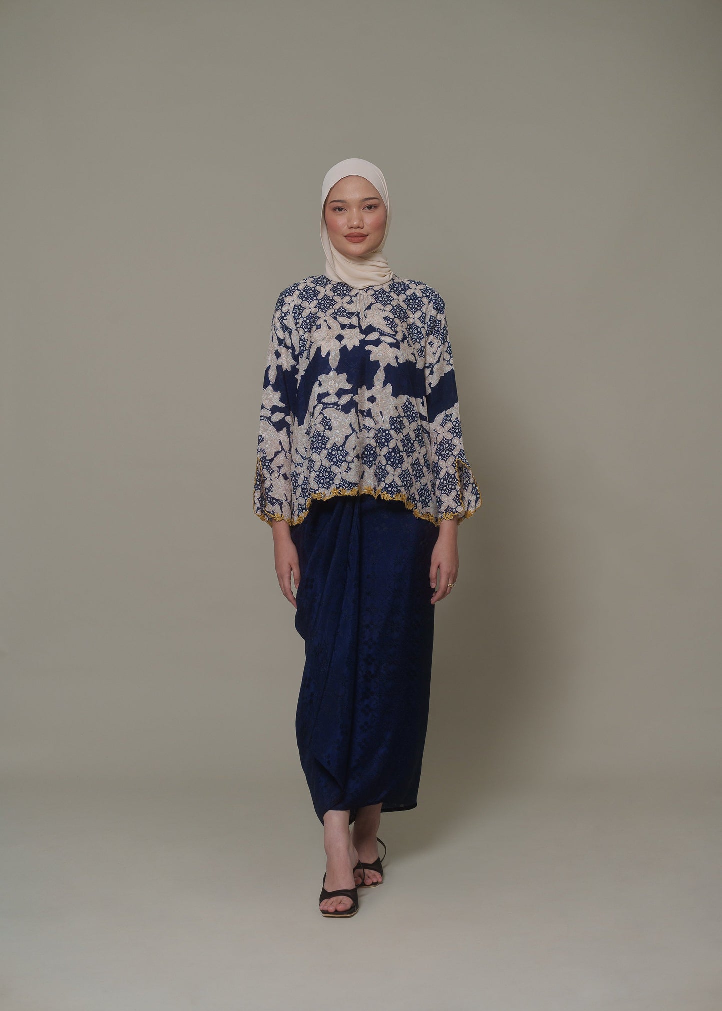 Kurung Pendek Sulam SARINA (05-05 BLU)