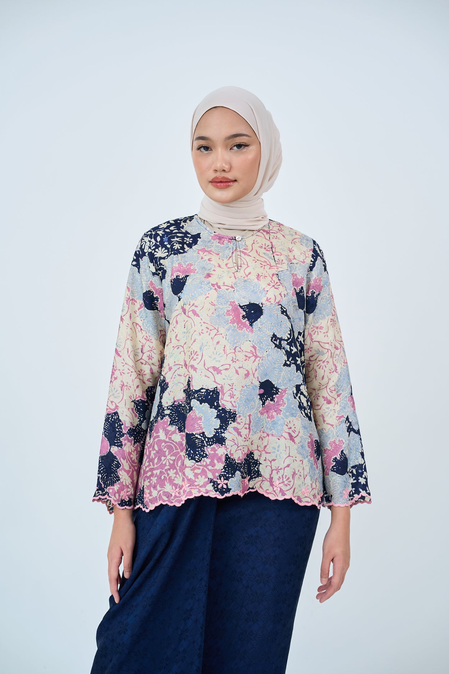Kurung Pendek Sulam SARINA